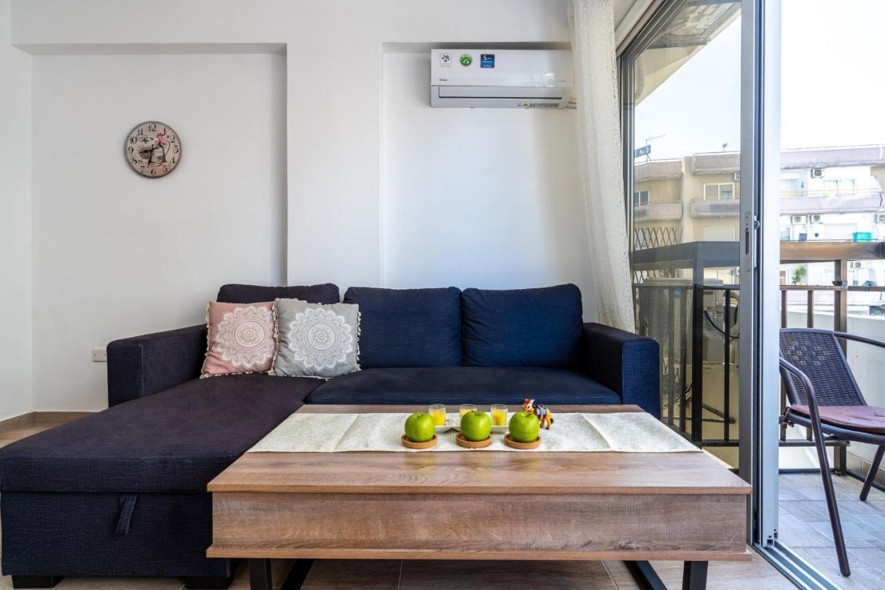 Berries 1-Br Apt In Larnaca Exterior foto